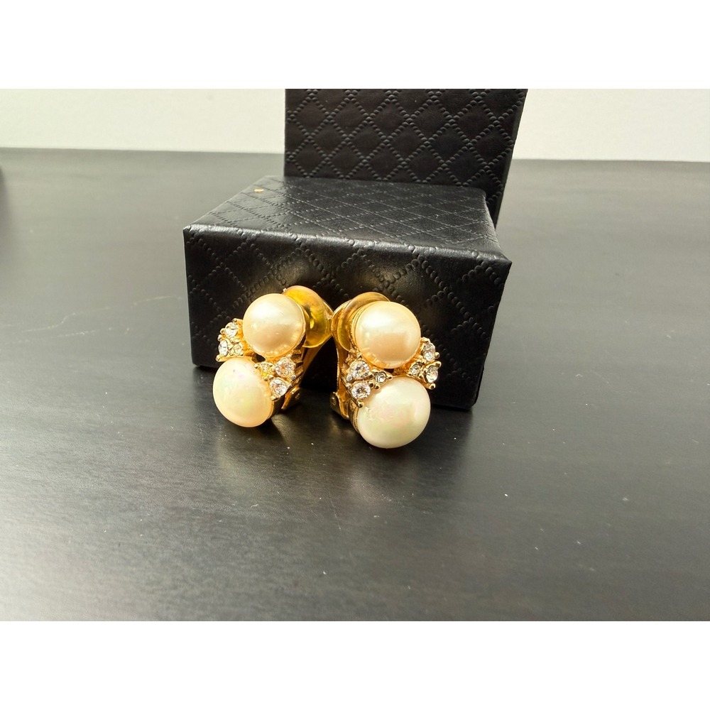 Dior Vintage Gold Tone Faux Pearl Rhinestone Clip On Earrings costume  jewelry - Picture 8 of 8
